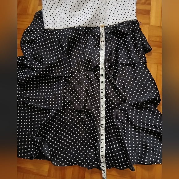 White House Black Market Ruffled Tiered dress ,size 6 - Picture 4 of 7